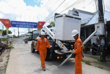 Ngành điện bù lỗ hàng trăm tỷ đồng mỗi năm để nỗ lực cung cấp điện cho vùng sâu, vùng xa, miền núi, hải đảo.