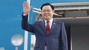 Chủ tịch Quốc hội Vương Đình Huệ lên đường dự Hội nghị Cấp cao Quốc hội ba nước Campuchia-Lào-Việt Nam