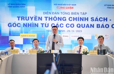 Ủy viên Trung ương Đảng, Tổng Biên tập Báo Nhân Dân, Phó Trưởng Ban Tuyên giáo Trung ương, Chủ tịch Hội Nhà báo Việt Nam Lê Quốc Minh đồng chủ trì Diễn đàn. (Ảnh: THÀNH ĐẠT)