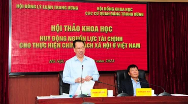 GS,TS Phùng Hữu Phú và GS,TS Nguyễn Quang Thuấn đồng chủ trì Hội thảo. (Ảnh: Thanh Lâm) 
