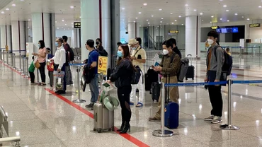 Nhu cầu nhập cảnh Việt Nam của bà con Việt kiều, người nước ngoài tăng mạnh trở lại. (Ảnh: TTXVN)
