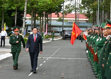 [Ảnh] Chủ tịch Quốc hội Vương Đình Huệ thăm, chúc Tết Bộ Chỉ huy quân sự tỉnh An Giang 
