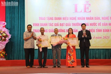 Tỉnh Bình Định có 3 cá nhân được Chủ tịch nước phong tặng danh hiệu vinh dự Nhà nước Nghệ nhân nhân dân trong đợt xét tặng danh hiệu nghệ nhân lần thứ III.