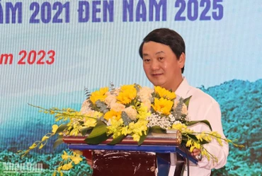 Bộ trưởng, Chủ nhiệm Ủy ban Dân tộc Hầu A Lềnh phát biểu tại hội thảo.