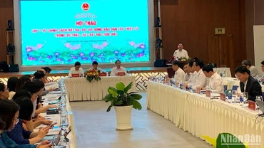 Đại biểu góp ý về chính sách đất đai đối với đồng bào dân tộc thiểu số. (Ảnh: THANH TÂM)