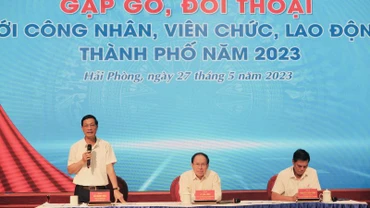 Thường trực Thành ủy Hải Phòng gặp gỡ, đối thoại với công nhân, lao động thành phố.