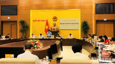 Quang cảnh phiên họp