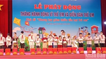 Tặng quà cho 80 trẻ em có hoàn cảnh khó khăn tỉnh Thái Bình.