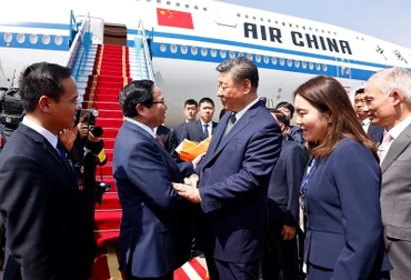 Thủ tướng Phạm Minh Chính chủ trì Lễ tiễn Tổng Bí thư, Chủ tịch nước Trung Quốc Tập Cận Bình tại Sân bay quốc tế Nội Bài. (Ảnh: DOÃN TẤN/TTXVN)