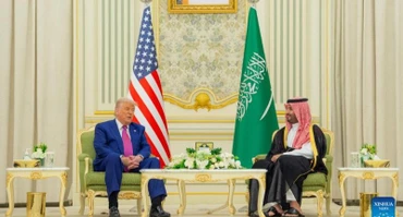 Thái tử Saudi Arabia Mohammed bin Salman Al Saud và Tổng thống Mỹ Donald Trump tại cuộc gặp ở Riyadh, ngày 13/5/2025. (Ảnh: XINHUA)