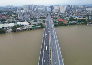 Cầu Vĩnh Tuy giai đoạn2, công trình được đầu tư nguồn vốn đầu tư công đã hoàn thành, đưa vào sử dụng trong năm 2023, góp phần hoàn thiện hạ tầng giao thông của Thủ đô. Ảnh: Duy Linh.