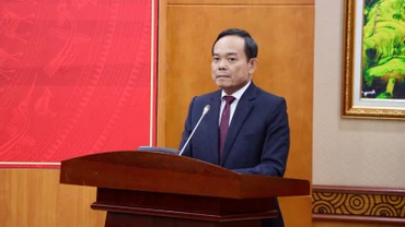 Đồng chí Trần Lưu Quang phát biểu chúc mừng và giao nhiệm vụ cho các tân Phó Trưởng Ban.