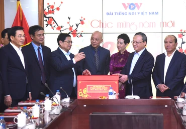 [Ảnh] Thủ tướng kiểm tra công tác ứng trực, bảo đảm thông tin tại 3 cơ quan thông tấn, báo chí