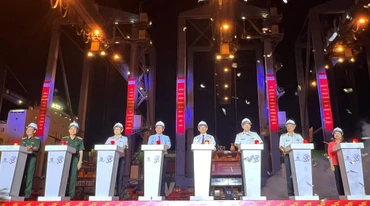 Lãnh đạo Thành phố Hồ Chí Minh, bộ, ngành nhấn nút phát lệnh làm hàng đầu Xuân Giáp Thìn 2024