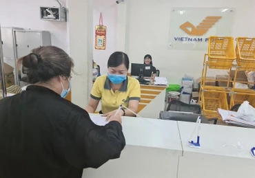 Chi trả lương hưu, trợ cấp cho người hưởng.