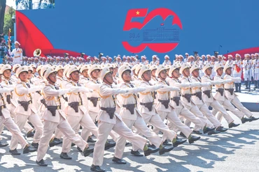 Lễ diễu binh, diễu hành kỷ niệm 50 năm Ngày Giải phóng miền nam, thống nhất đất nước. (Ảnh Duy Linh)