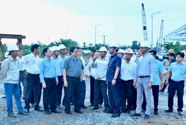 Thủ tướng Phạm Minh Chính khảo sát một số công trình trọng điểm tại Cần Thơ