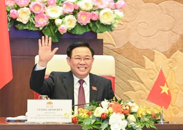 [Ảnh] Chủ tịch Quốc hội Vương Đình Huệ điện đàm với Chủ tịch Thượng viện Campuchia Samdech Techo Hun Sen