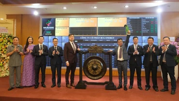 Đánh cồng khai trương phiên giao dịch đầu tiên cổ phiếu BGE trên thị trường UPCoM tại HNX.