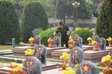[Ảnh] Mãi ghi công những người lính hy sinh vì đất nước 