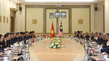 [Ảnh] Tổng Bí thư Tô Lâm hội đàm với Thủ tướng Malaysia