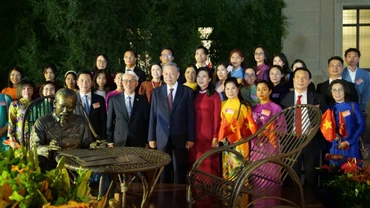Tổng Bí thư, Chủ tịch nước Tô Lâm thăm và làm việc tại Đại sứ quán Việt Nam tại Trung Quốc 