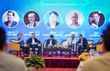 Toàn cảnh phiên thảo luận về các sáng kiến hợp tác thực chất, hiệu quả giữa địa phương, doanh nghiệp hàng không, du lịch và kiến nghị Chính phủ những giải pháp hỗ trợ.