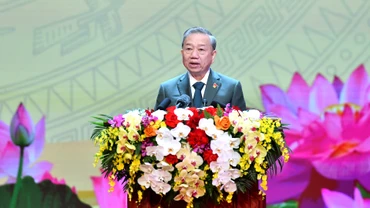 Tổng Bí thư Tô Lâm, Bí thư Quân ủy Trung ương đọc diễn văn tại lễ kỷ niệm. Ảnh: ĐĂNG KHOA