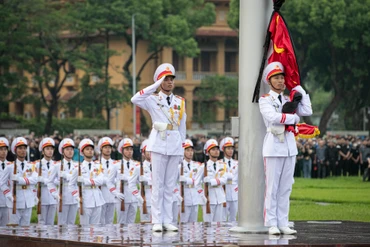 [Ảnh] Lễ thượng cờ theo nghi thức Quốc tang ở Quảng trường Ba Đình