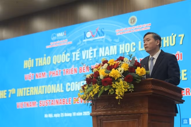 Giáo sư, Tiến sĩ Lê Văn Lợi, Chủ tịch Viện Hàn lâm Khoa học xã hội Việt Nam.