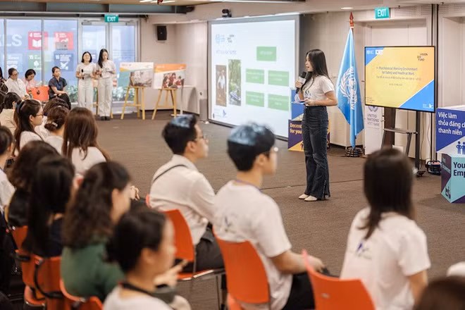 Rất đông các bạn trẻ tham dự sự kiện "Môi trường làm việc tâm lý-xã hội".