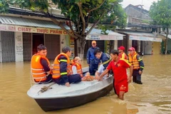 Mưa lớn liên tục gây ngập lụt tại phường Tây Nha Trang, tỉnh Khánh Hòa. (Ảnh: VŨ TÂN)