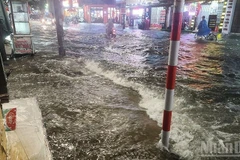 Tối 5/7, Đà Nẵng ngập cục bộ do mưa lớn trong nhiều giờ. (Ảnh: THANH TÂM)