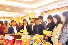 Gian hàng giới thiệu các sản phẩm OCOP của Ninh Bình.