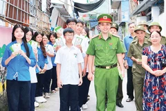 Công an phường cùng các tầng lớp nhân dân phường Ngô Quyền (Hải Phòng) tổ chức tuyên truyền phòng, chống ma túy tại cơ sở.