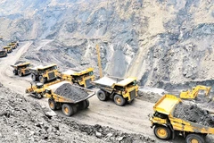 Lao động sản xuất trên khai trường Công ty cổ phần Than Hà Tu.