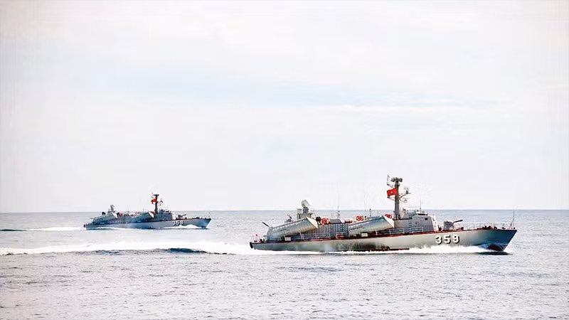 Biên đội Tàu Lữ đoàn 172, Vùng 3 Hải quân thực hiện nhiệm vụ trên biển.