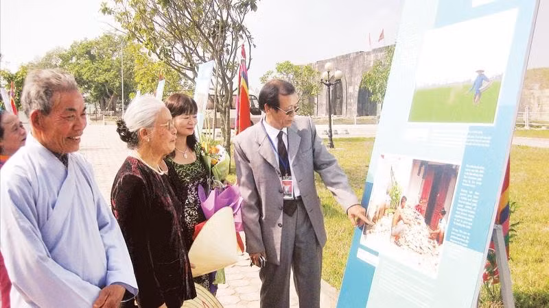 Sau khóa đào tạo photovoice, trang bị máy ảnh cho người dân, đã có nhiều tác phẩm ảnh được trưng bày tới cộng đồng trong vùng di sản.