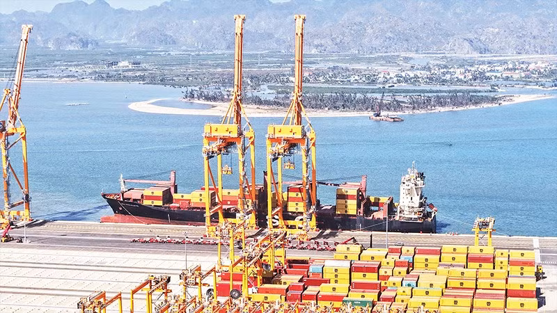 Cảng Lạch Huyện (Hải Phòng).