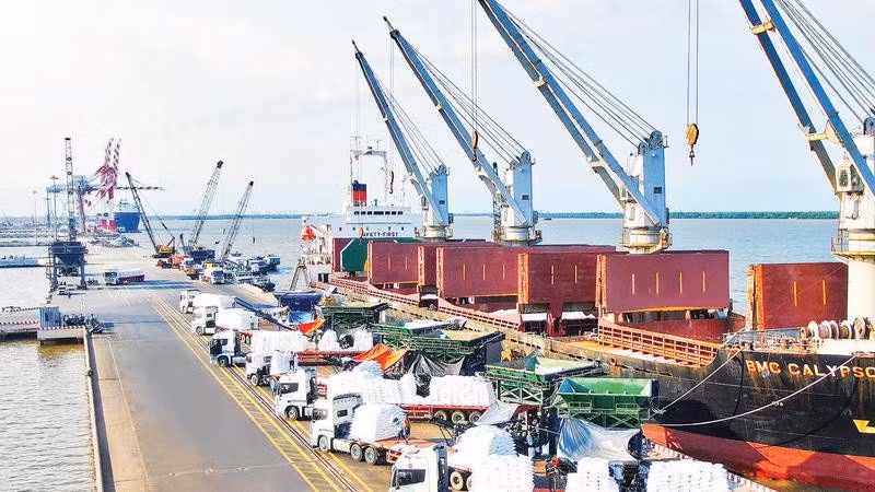 Hoạt động xuất, nhập khẩu hàng hóa qua Cảng quốc tế Long An.