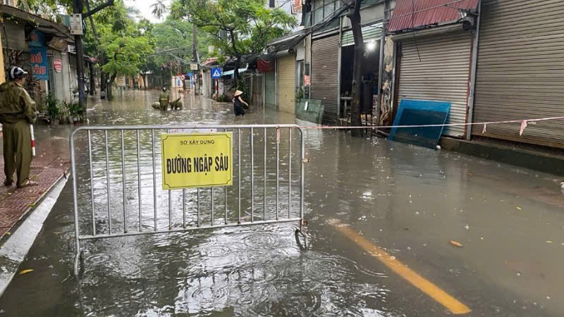 Tính đến 15 giờ ngày 7/10, vẫn còn 23 vị trí ngập sâu, tạm thời chưa thể lưu thông.