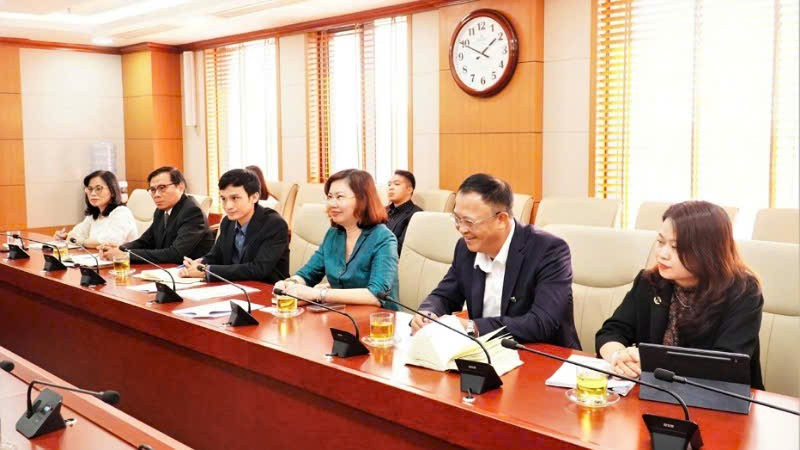 Chủ tịch Ủy ban Chứng khoán Nhà nước Vũ Thị Chân Phương tại buổi làm việc.