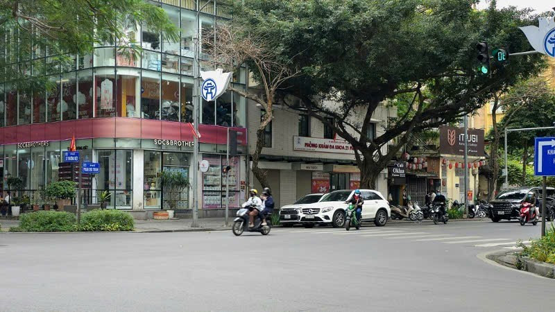 Tại một số nút giao quan trọng như Phan Chu Trinh-Trần Hưng Đạo, Phan Chu Trinh-Lý Thường Kiệt, Phan Chu Trinh-Hai Bà Trưng, hệ thống đèn tín hiệu giao thông sẽ tạm dừng hoạt động và các phương tiện được tổ chức rẽ phải liên tục.