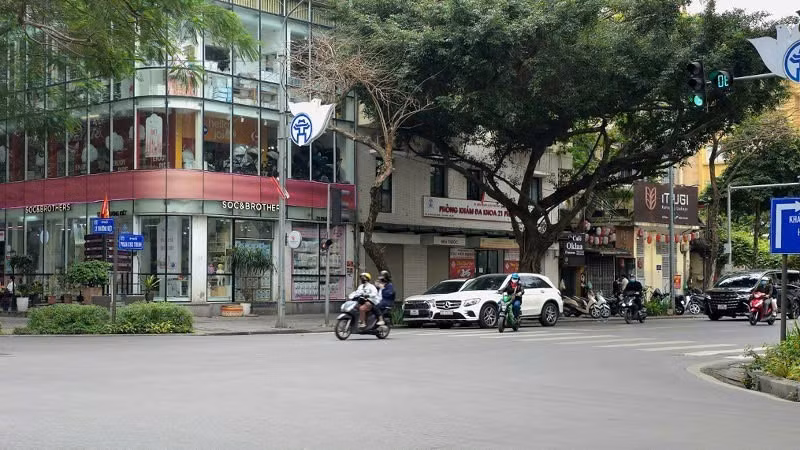 Tại một số nút giao quan trọng như Phan Chu Trinh-Trần Hưng Đạo, Phan Chu Trinh-Lý Thường Kiệt, Phan Chu Trinh-Hai Bà Trưng, hệ thống đèn tín hiệu giao thông sẽ tạm dừng hoạt động và các phương tiện được tổ chức rẽ phải liên tục.