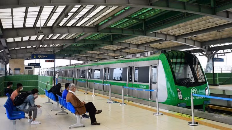 Trong trường hợp cần thiết, có thể tạm dừng khai thác để bảo đảm an toàn tuyệt đối cho hành khách, lái tàu và phương tiện. (Ảnh: THẠCH THẢO)