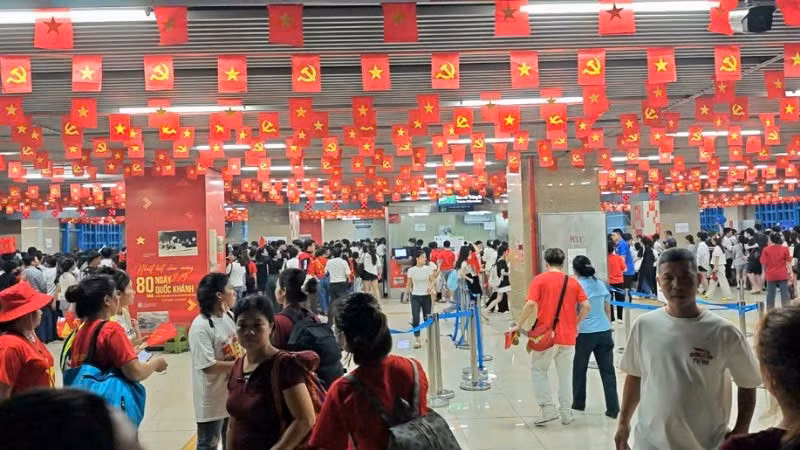 Sở Xây dựng chỉ đạo các đơn vị có phương án sẵn sàng bổ sung đoàn tàu khi nhu cầu người dân đi lại tăng đột biến. 