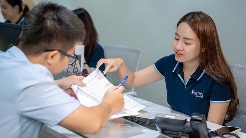 Hướng dẫn nhà đầu tư mở tài khoản giao dịch chứng khoán.