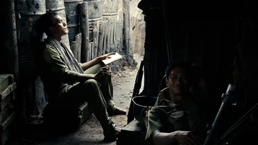 Cảnh trong phim "Mưa đỏ". (Ảnh: Galaxy Studio)