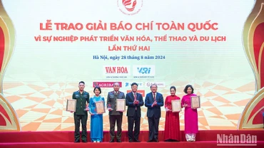 Lễ trao Giải Báo chí toàn quốc “Vì sự nghiệp phát triển Văn hóa, Thể thao và Du lịch” lần thứ 2 năm 2024. (Ảnh: SƠN TÙNG)