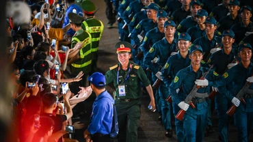 [Ảnh] Các khối diễu binh đi qua Hàng Khay-Tràng Tiền trong buổi sơ duyệt